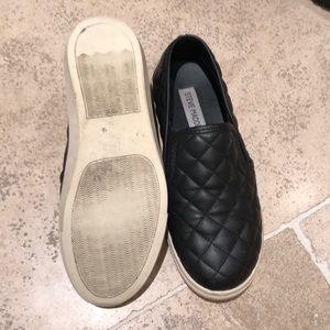 Steve Madden Shoes - Steve Madden black quilted slip on sneakers sz 5.5 Steve Madden Shoes - Steve Madden black quilted slip on sneakers sz 5.5
